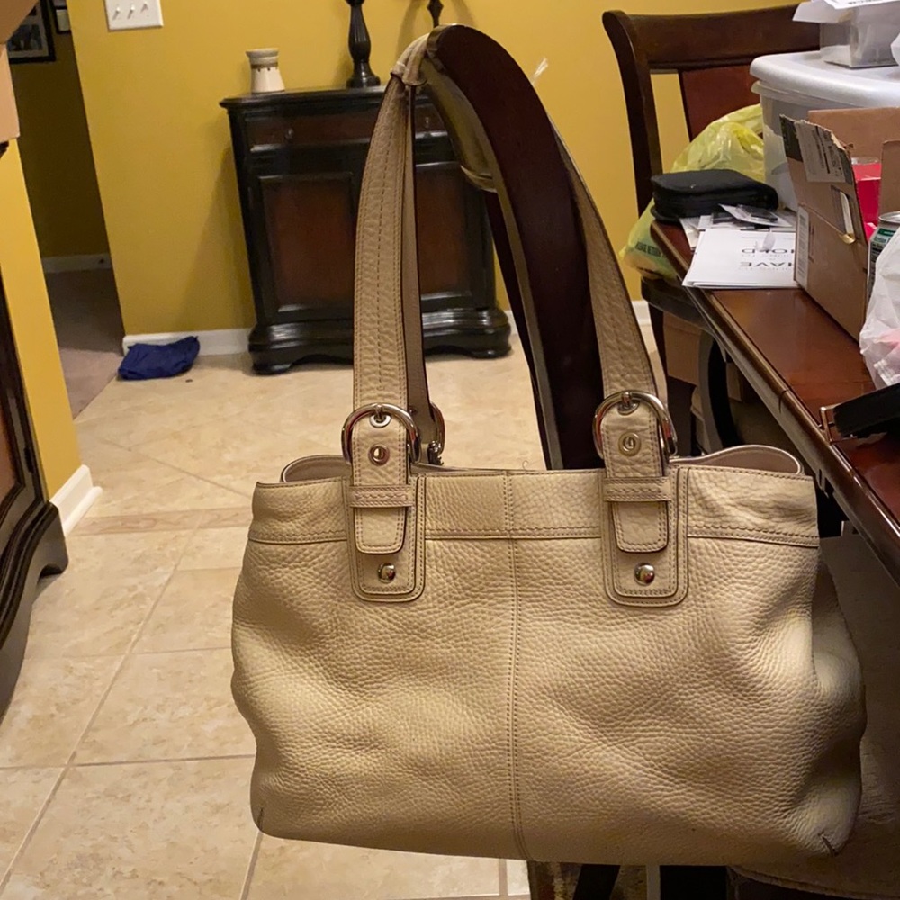 Large Cream Coach Purse (N)